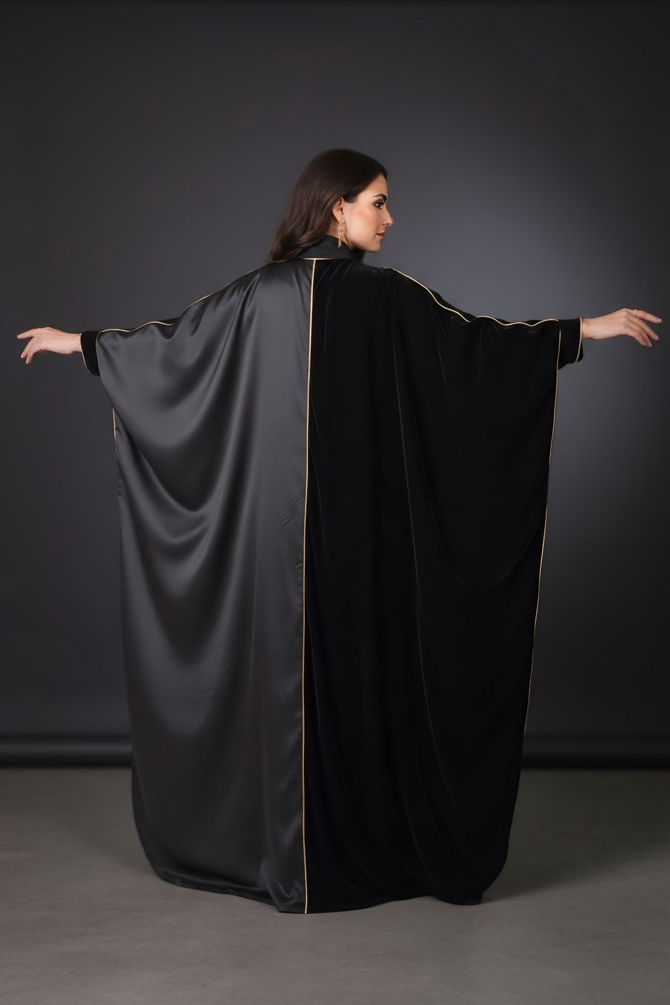 Mirror of Noor Abaya