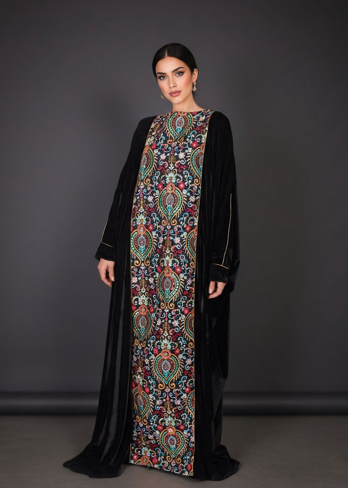 Malikat Al Badiya Abaya