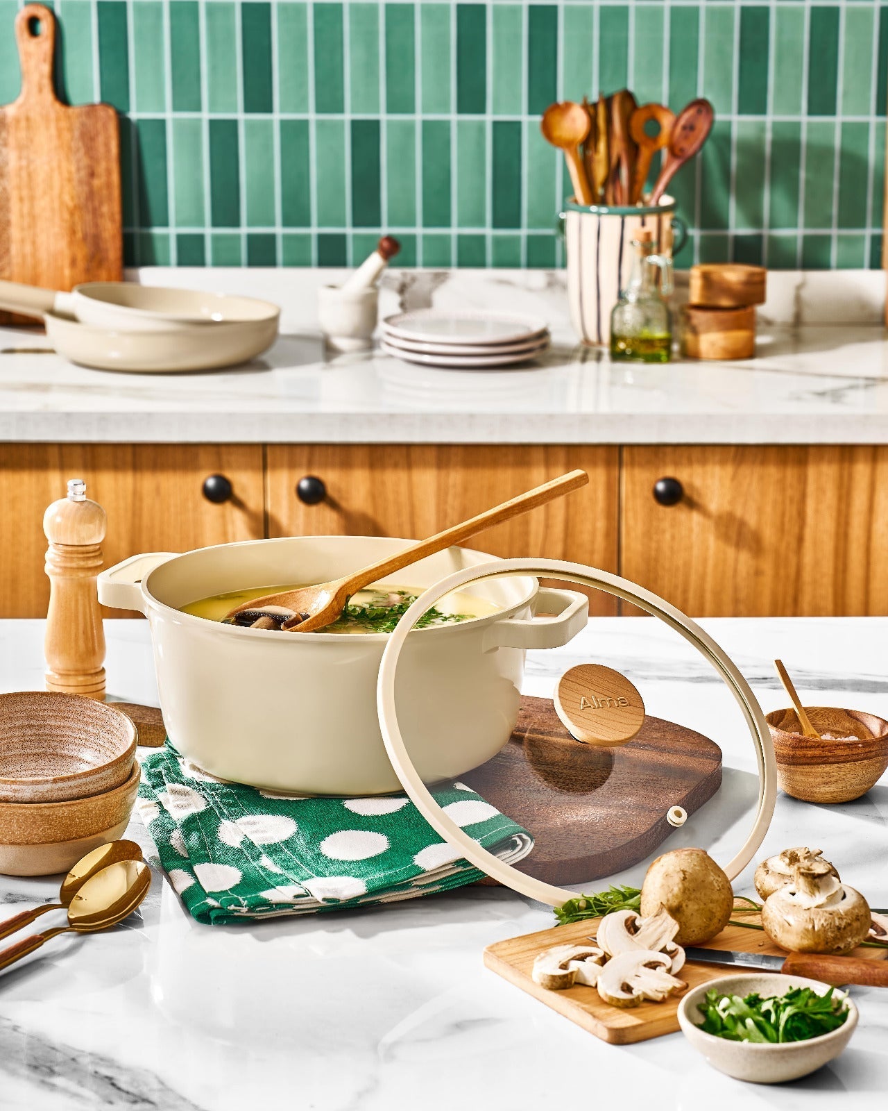 Alma Ceramic Pot  With Glass Lid